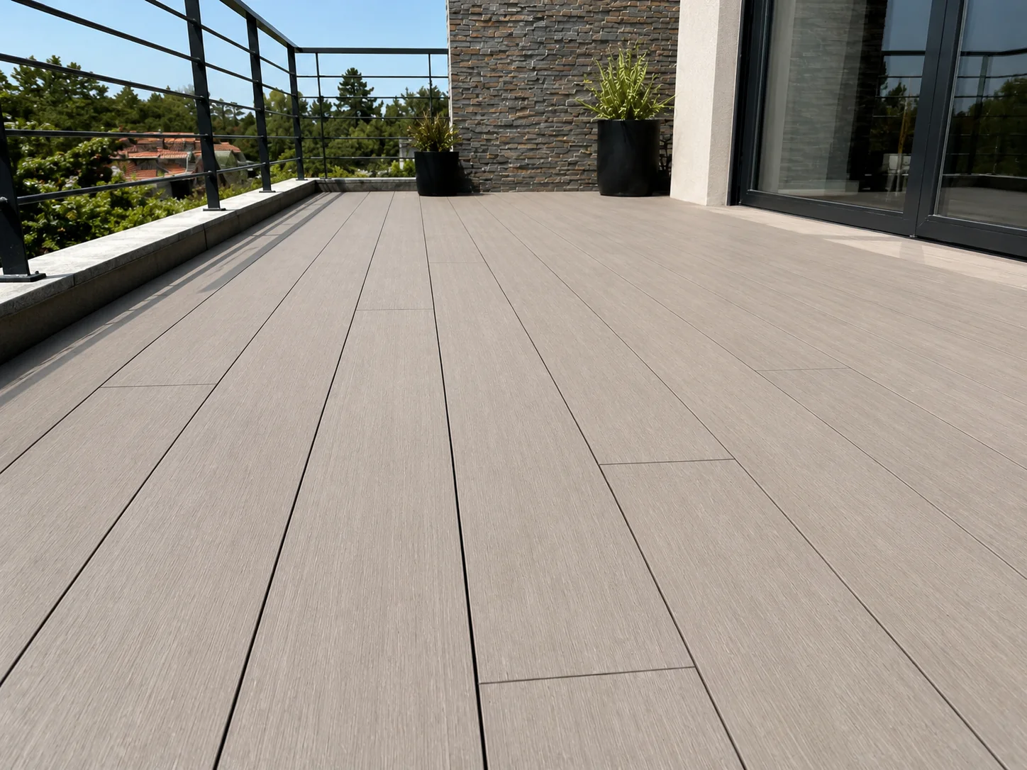 Imagen ilustrativa de un deck WPC exterior